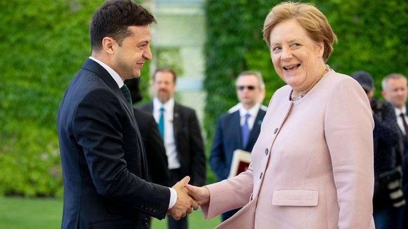 Возвращение РФ в ПАСЕ не должно происходить любой ценой, заявила Меркель