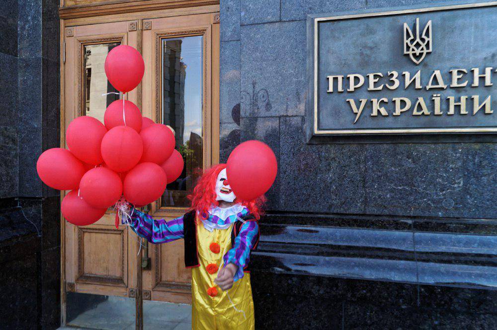 «Проститутка промосковская!» – Нацики в Киеве прогнали агитаторов Шария | Политнавигатор