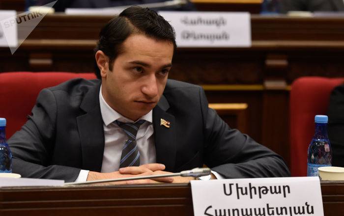 Мхитар Айрапетян ради партии отказался от должности главы делегации Армении в ПА Евронест