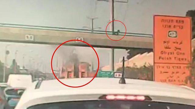 Видео: автокран врезался в мост на шоссе № 4, когда по нему шел пешеход