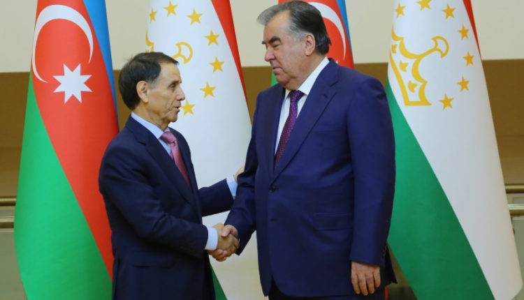 Рахмон обсудил с премьером Азербайджана сотрудничество в экономике и торговле