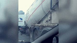 Авария из трёх грузовиков парализовала движение на трассе М-4 в Подмосковье.