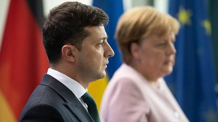 Зеленский обсудил с Меркель вопрос по задержанным возле Крыма морякам ВМСУ