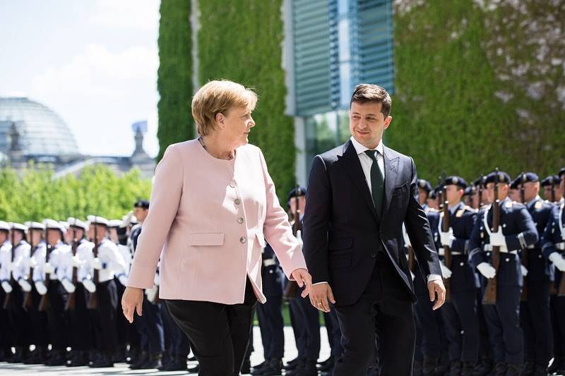 У Меркель на встрече с Зеленским случился припадок