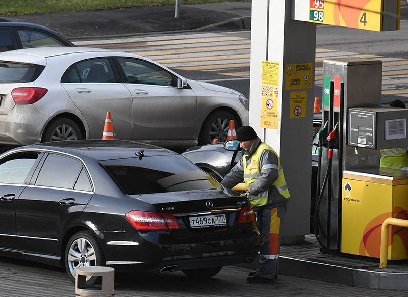 Росстат сообщил о резком росте цен на бензин