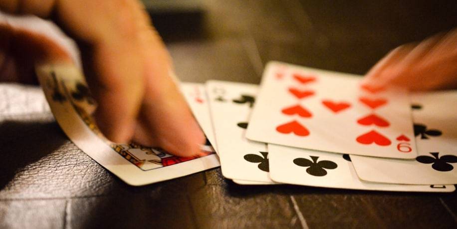 Четверых жителей СКО оштрафовали на 500 тыс. тенге за игру в карты на деньги