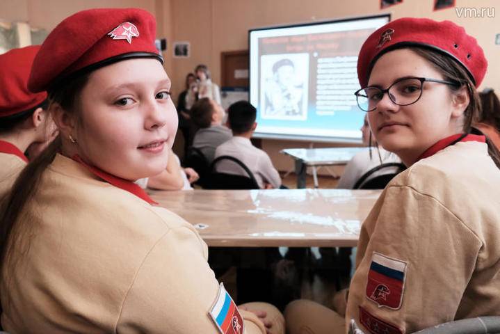 Московских школьников пригласили провести каникулы в юнармии