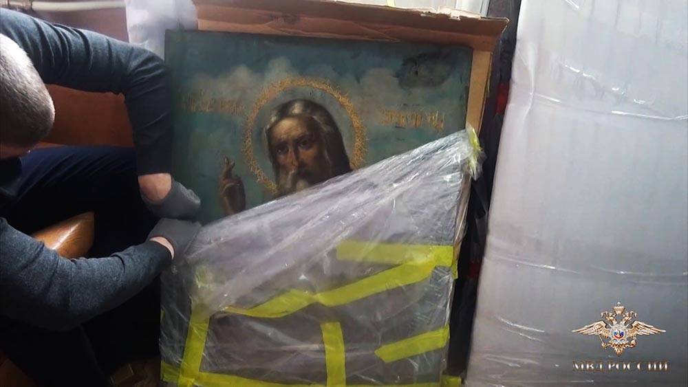 Полиция вернула шесть похищенных икон из храма под Москвой