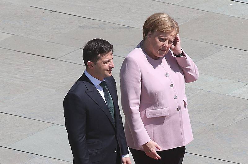 Зеленский нелепо оправдался за равнодушие к трясущейся Меркель
