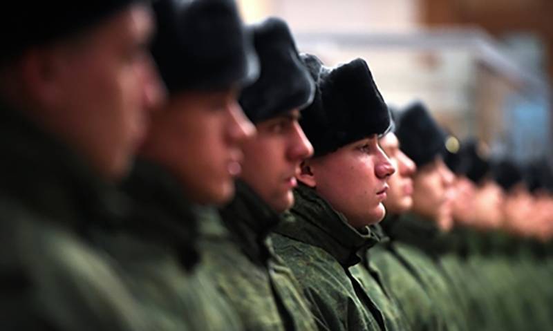 Россияне: служба в армии —  обязанность каждого  настоящего мужчины