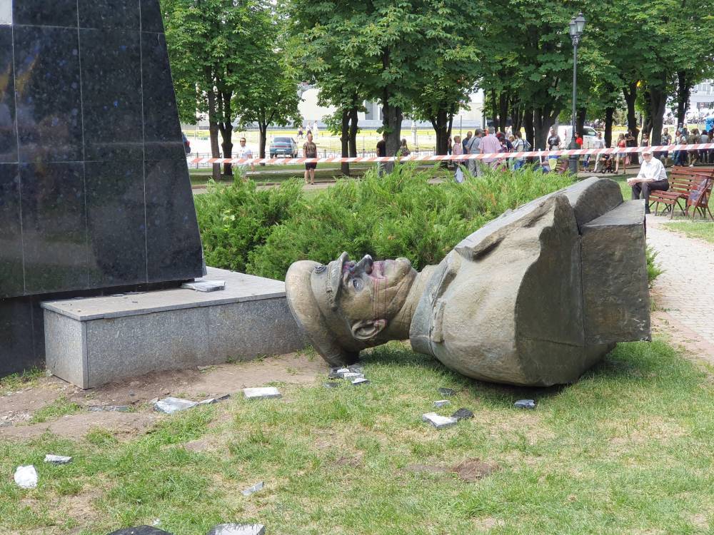 Харьков готов восстать против Кернеса из-за памятника Жукову: на депутатов уже стали нападать, детали
