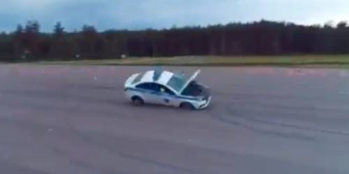 Видео: Lada Vesta ВАИ перевернулась во время «полицейского разворота» :: Autonews