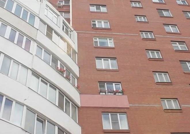 Рязанский телеканал снял сюжет о выпавшем на улице Маяковского из окна ребенке