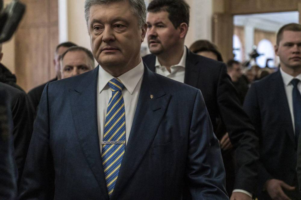 Порошенко продолжает оболванивать Украину: экс-президент взялся за молодоженов, детали