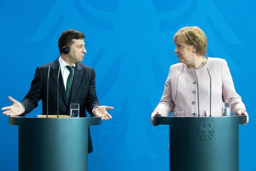 Зеленский и Меркель обсудили условия снятия санкций против России