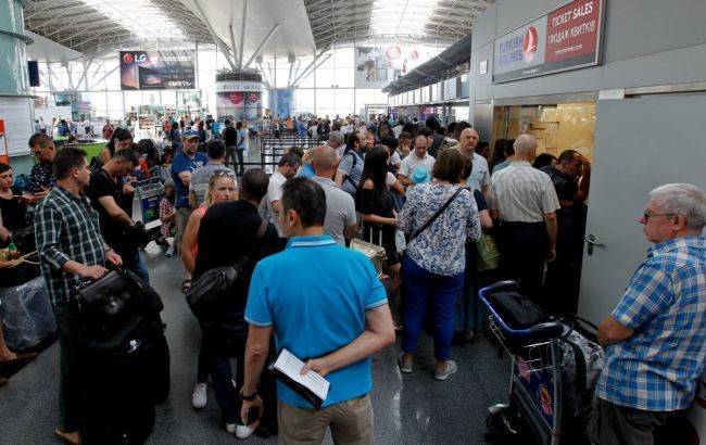 Пассажиры заблокировали один из терминалов в «Борисполе»