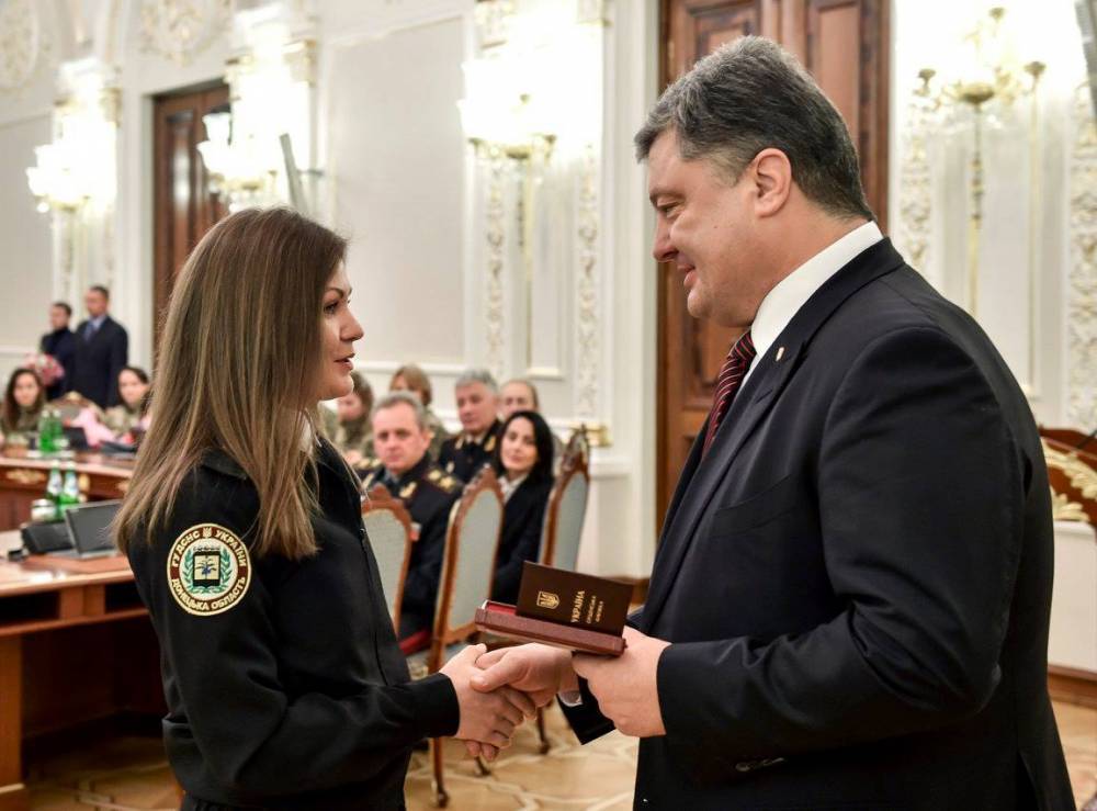 Соратница Порошенко вляпалась в громкий скандал, экс-президент поспешил "умыть руки": "Такие шавки..."