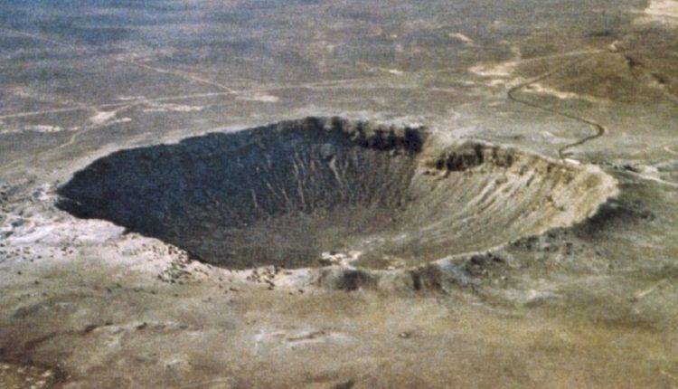 В крупнейшем кратере Земли нашли загадочные рисунки