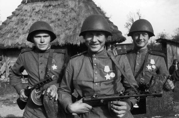 Самые необычные способы использования каски бойцами Красной Армии | Русская семерка