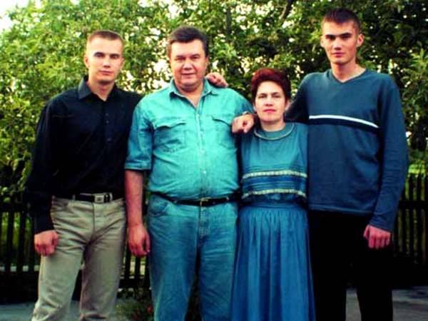 Час расплаты для «Семьи Януковича»: вернуть придется все