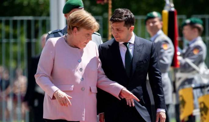 "Выпила несколько бутылок": Меркель рассказала о приступе на встрече с Зеленским