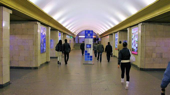 Станцию метро "Сенная" и переходы с нее закрыли