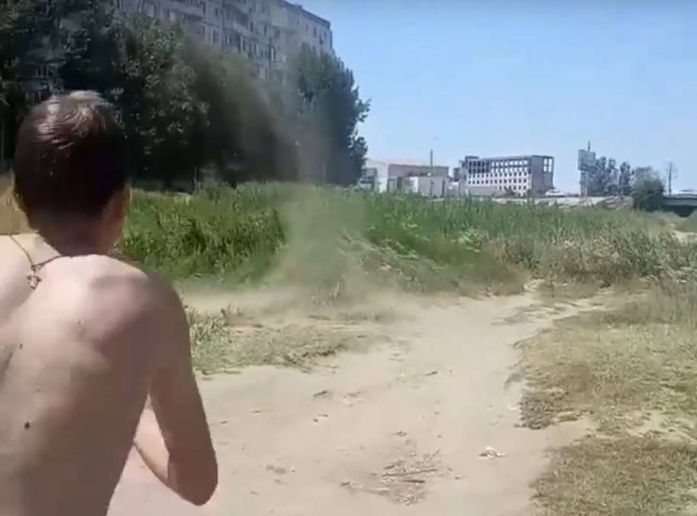 В Астрахани сняли на видео зарождающийся смерч
