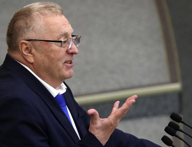 Жириновский призвал депутатов стоя слушать Владимира Путина на прямой линии