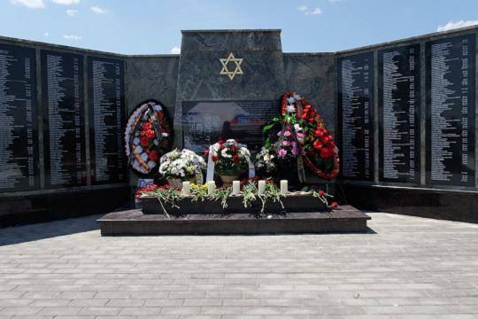 Российский еврейский конгресс открыл мемориал на месте захоронения жертв Холокоста в Минеральных водах