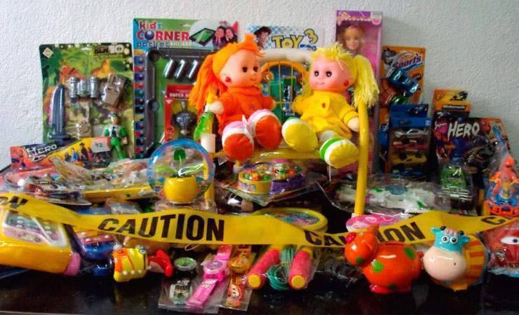 Госстандарт обнаружил в торговой сети опасные игрушки и краски с формальдегидом: норма превышена в 40 раз 7