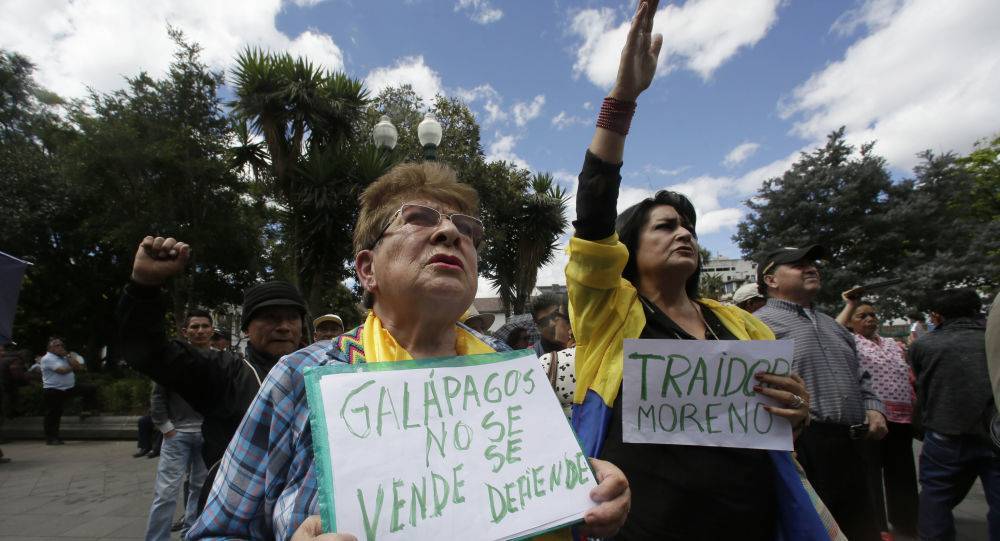 «Предатель Морено»: эквадорцы подняли бунт из-за планов президента отдать аэропорт на Галапагосах армии США