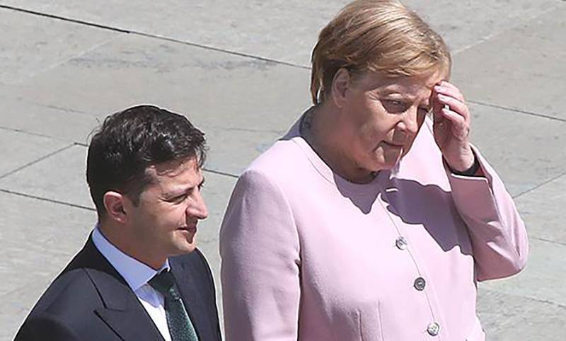 Поверьте, она была в безопасности: Зеленский оправдался за то, что не помог Меркель, когда её трясло