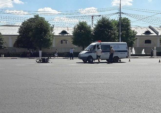 Соцсети: на площади Ленина произошло ДТП с участием мотоциклиста