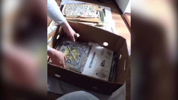 Активисты выкупили исчезнувшие витражи доходного дома Агреста в комиссионке за 20 тысяч рублей