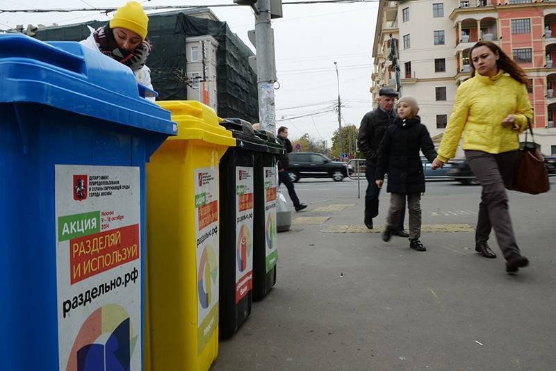 В московских дворах установят мусорные контейнеры нового типа