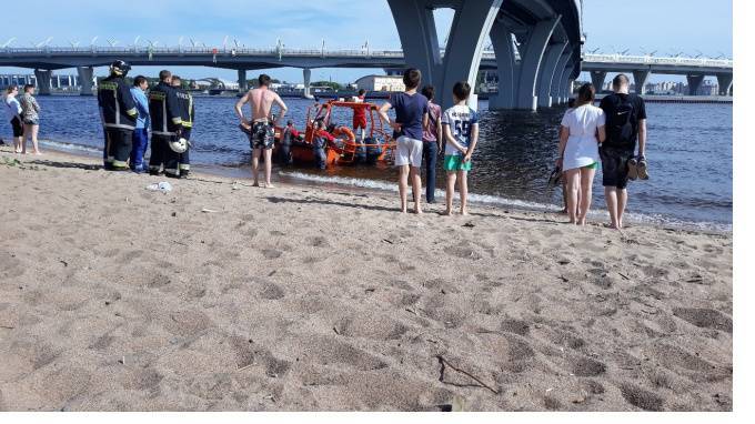 МЧС: 15-летний мальчик сорвался с Яхтенного моста