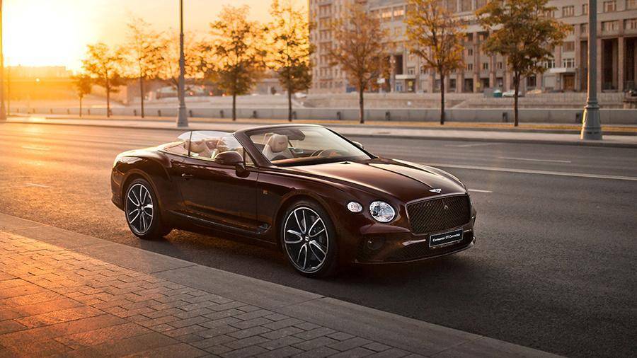 Bentley привезла в Россию новый быстрый кабриолет