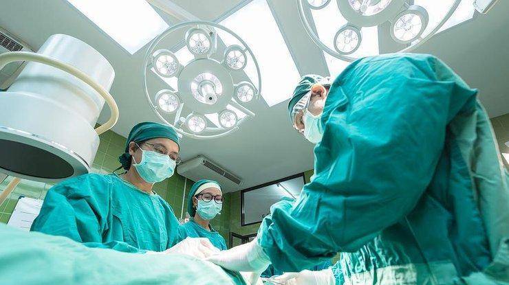Американские хирурги провели первую операцию на плоде прямо в матке