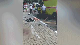 Машина влетела в остановку с туристами в Сочи — видео.