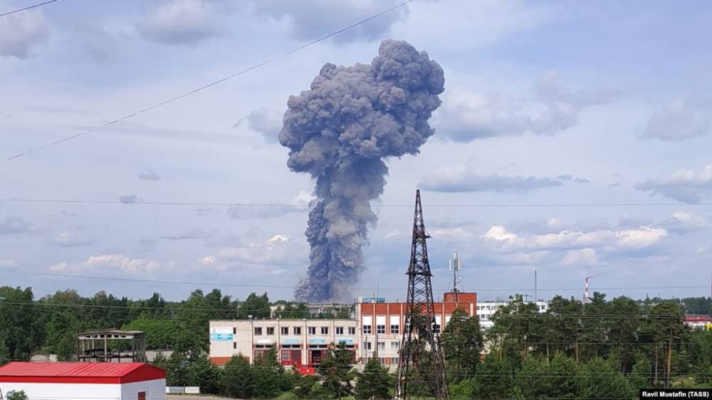 В России эвакуировали военный завод, где ранее произошли взрывы