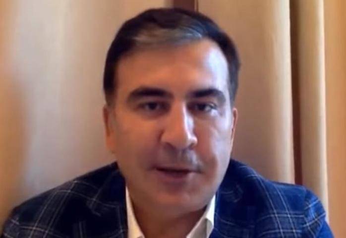 Саакашвили в Одессе пробежал через работающие фонтаны