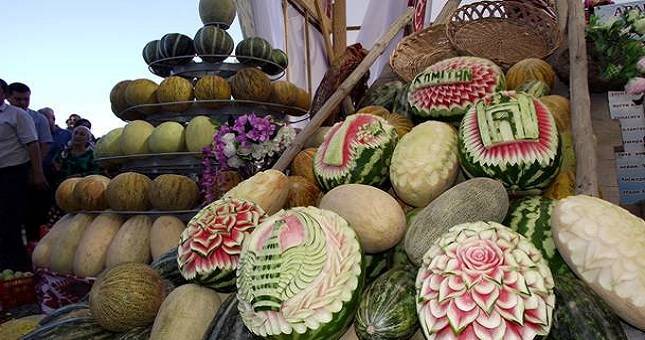 Летнее удовольствие: арбузы и дыни. В Таджикистане наступил сезон бахчевых