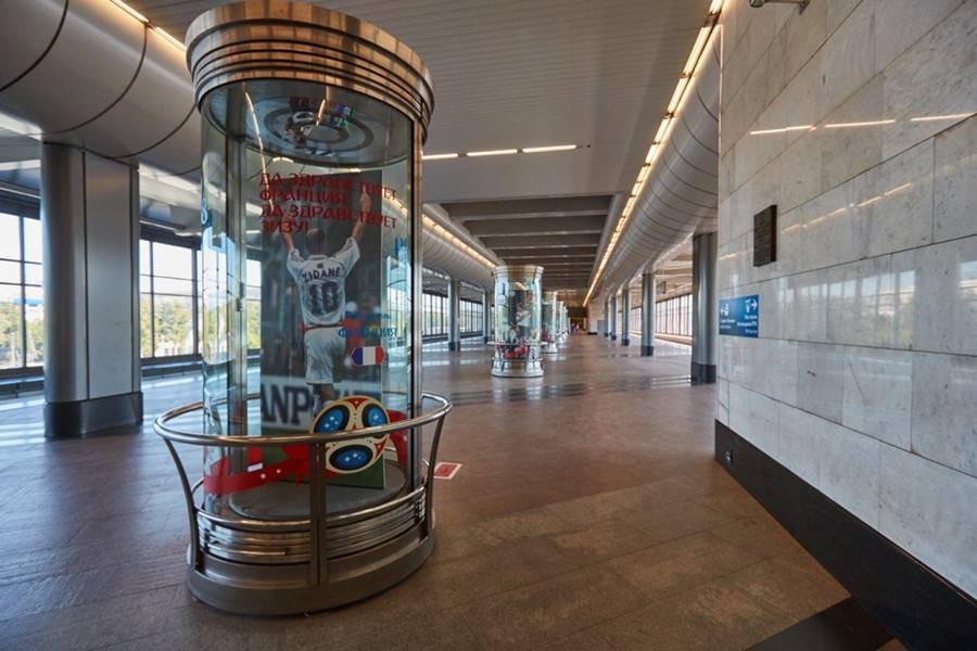 На станции метро "Воробьевы горы" появилось 3D-изображение футбольного поля
