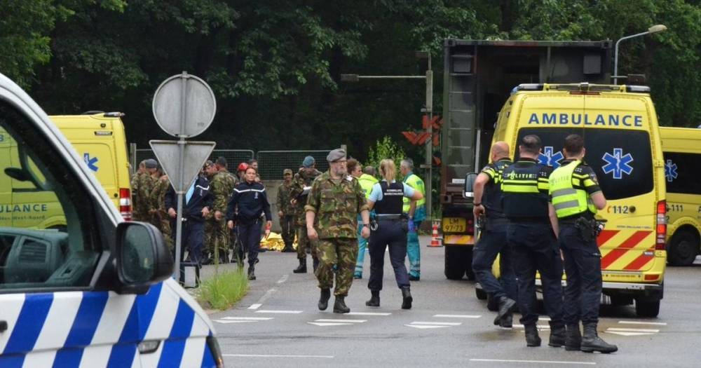 В Нидерландах на военной базе 14 человек пострадали из-за удара молнии.