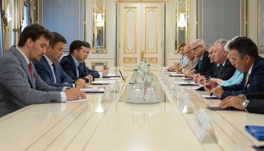 Зеленский встретился с представителями Ялтинской европейской стратегии