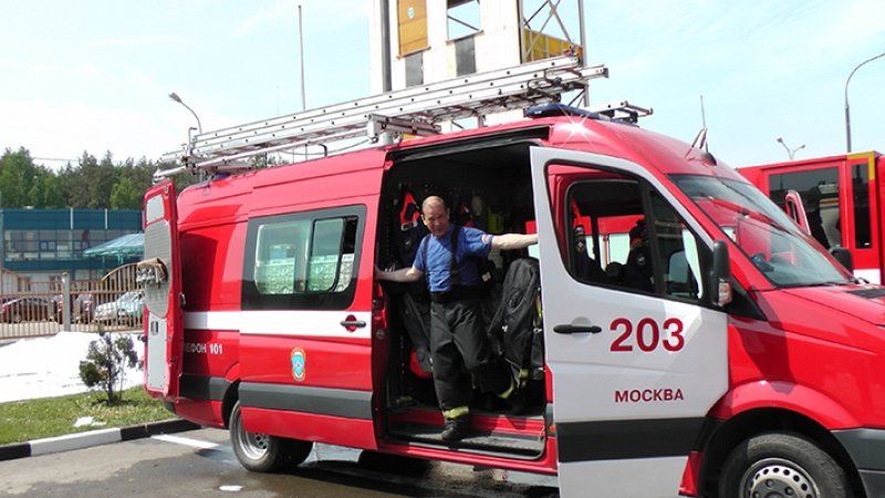 Спасатели потушили пожар в одноэтажном здании в центре Москвы