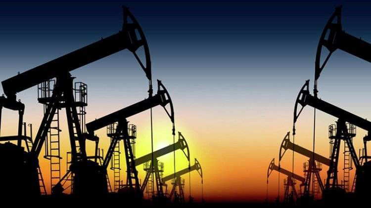 Среднесуточная добыча нефти в России выросла