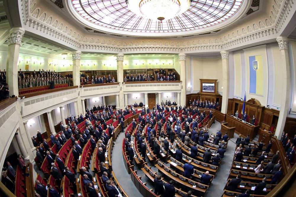 В последние свои дни Верховная Рада опять имитирует работу: вместо избирательного права депутаты занимаются переименование областей