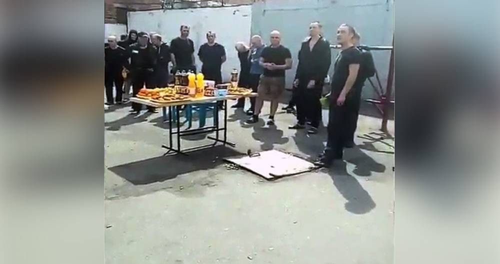ФСИН проверит видео с банкетом для заключенных в орловской колонии