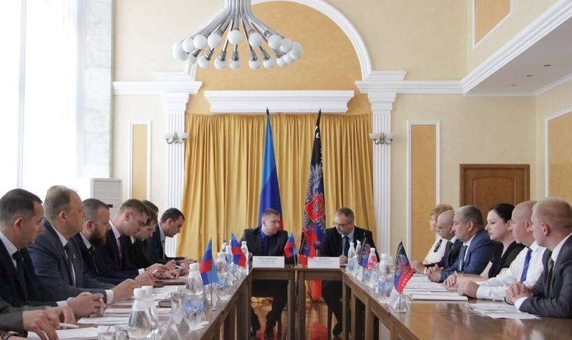 Республики Донбасса подписали соглашение о межпарламентском сотрудничестве